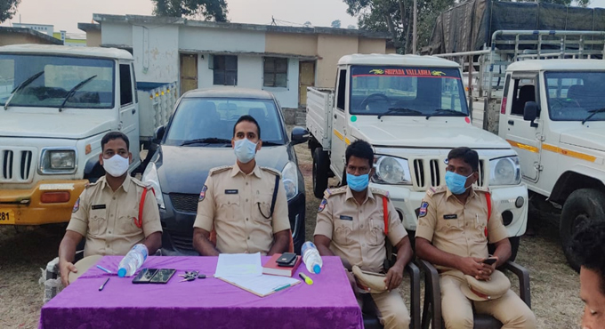 Two inter-State vehicle lifters arrested in Adilabad