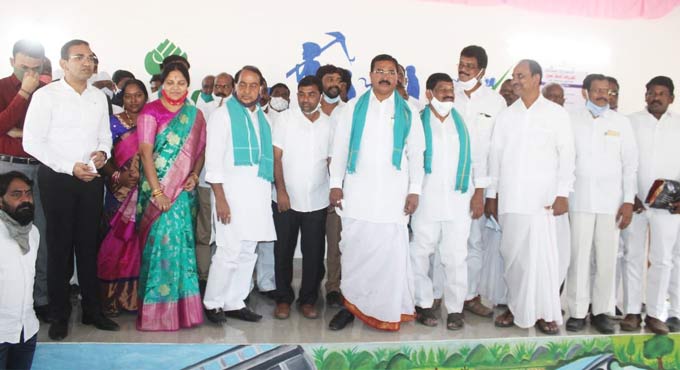 Niranjan Reddy blasts at ‘dadagiri’ of Centre