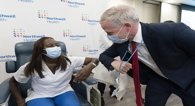 Historic US COVID vaccine campaign begins; nurse gets first jab