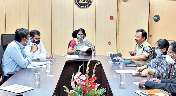 Insta loans: Cyberabad police brief RBI officials on modus operandi