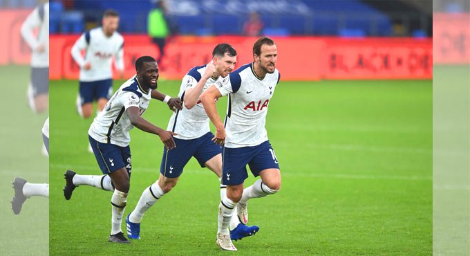 Tottenham remain on top despite draw in Premier League