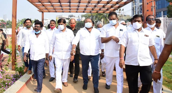 Karimnagar, Warangal Smart City works on track: Vinod Kumar