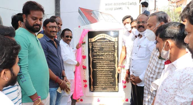 Provide amenities at Monkey food court, Warangal Mayor asks officials