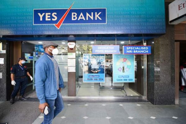 Yes Bank elevates Banodkar as CFO, Adlakha as HR head
