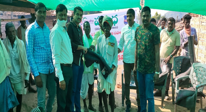 Police distribute blankets to elderly tribals in Asifabad