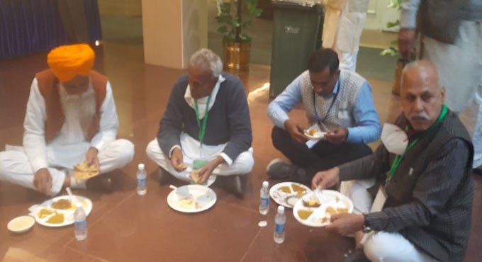 Farmer leaders bring their own food at Govt meeting, again
