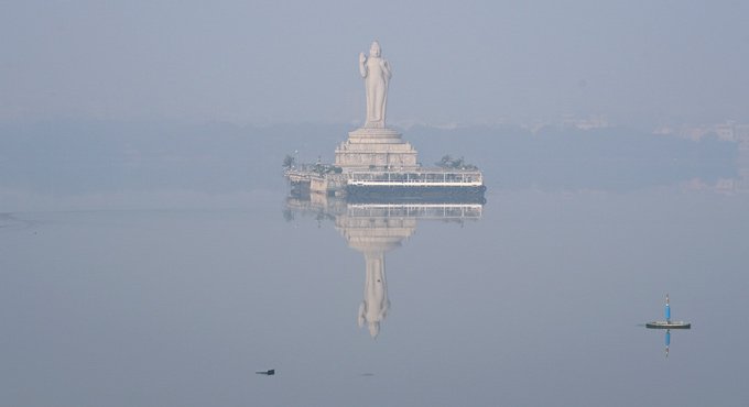 Fog affects vehicular movement in Hyderabad