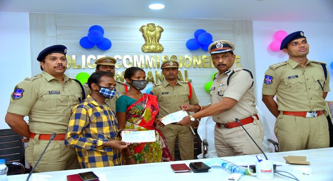 Maoist couple surrenders before Warangal CP