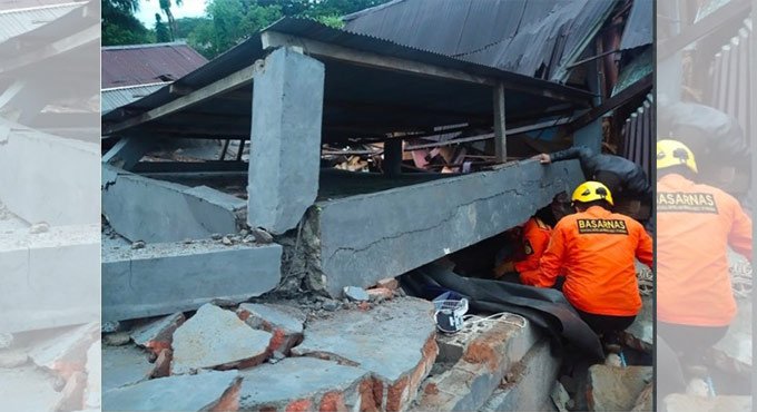 42 dead, 15,000 displaced in massive Indonesia quake