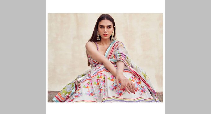 Aditi Rao Hydari, Prosenjit Chatterjee to star Stardust