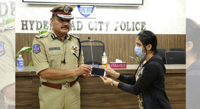 Hyderabad City Police return stolen phones to owners on Saturday