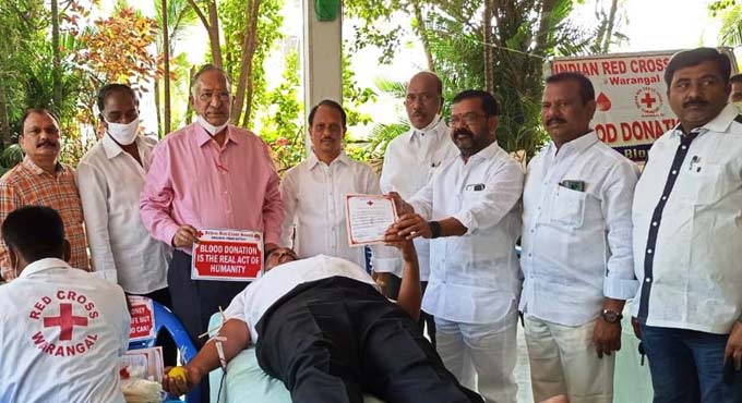 Warangal: IRCS member holds blood donation camp to mark birthday
