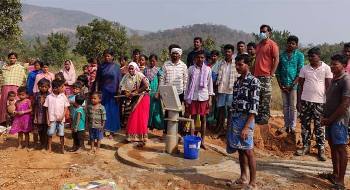 Police address drinking water problem at tribal habitation in Kothagudem