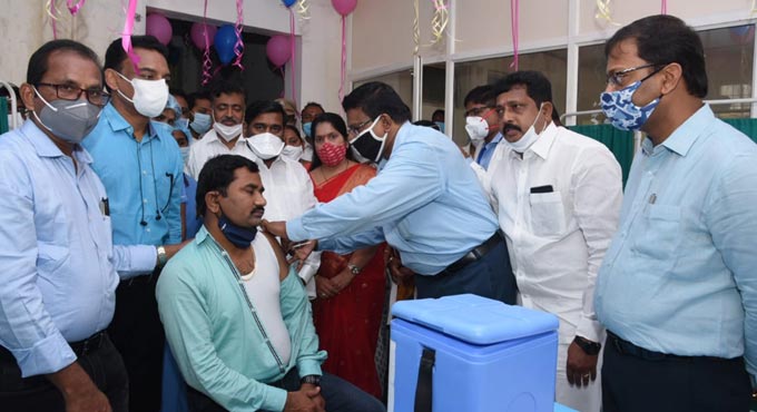 Instill confidence among public on vaccine, says Jagadish Reddy