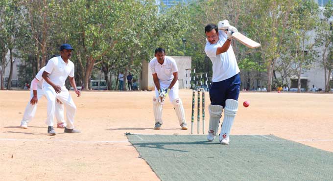 Cyberabad Commissioner Sajjanar plays cricket a day after gold-heist bust