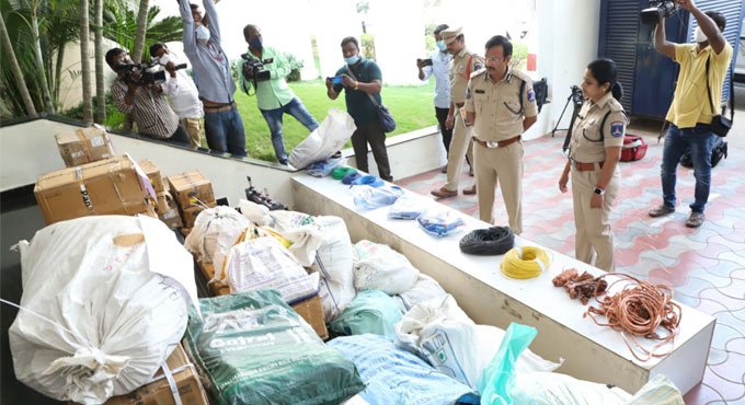 Cyberabad cops nab gang of dacoits, recover stolen goods worth Rs.55 lakh