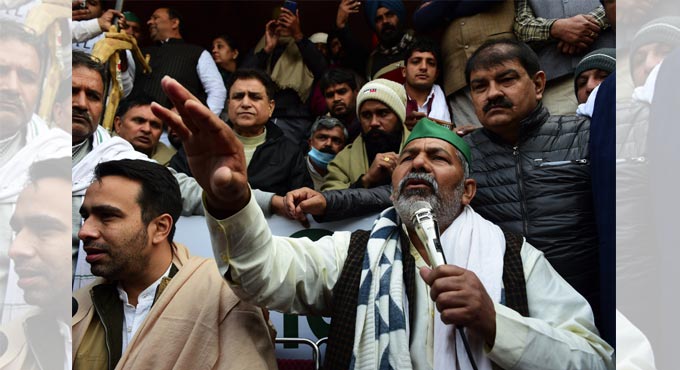 Farmers’ stir: Crowd swells at UP Gate, ‘excess force’ removed