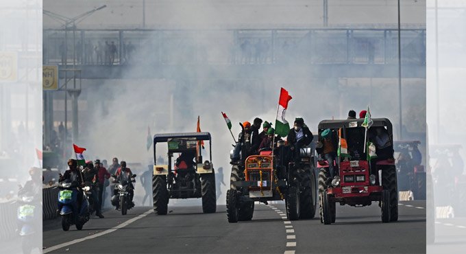 Tear gas shells fired at farmers trying to break barriers at Delhi’s Mukarba Chowk