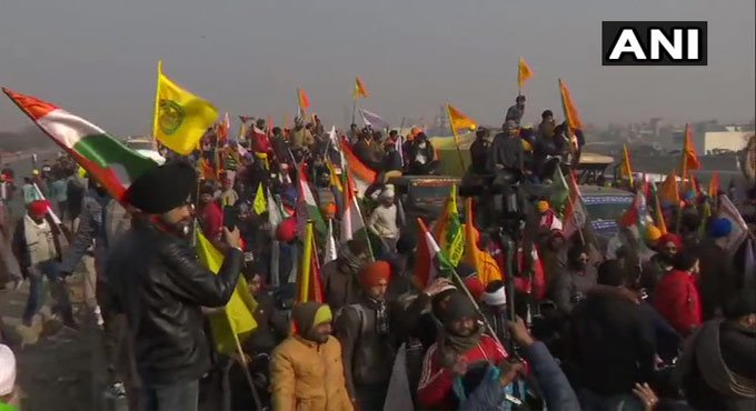 Groups of farmers at Singhu, Tikri border points enter Delhi breaking police barricade