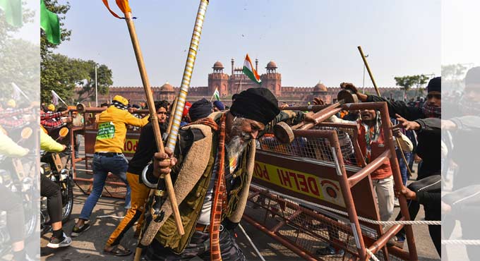 Clashes between farmers, police in Delhi, protestors enter Red Fort complex