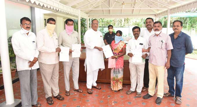 Govt hospitals offering corporate-level health serivces for poor: Gutha Sukender