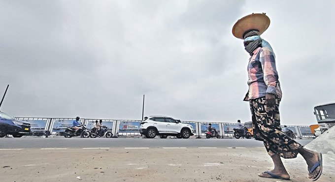 Hyderabad wakes up to cool breeze and cloudy weather