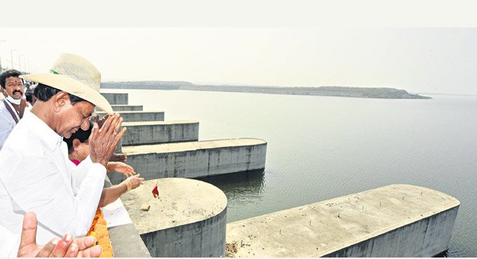 Fill reservoirs, tanks for summer: CM KCR to officials
