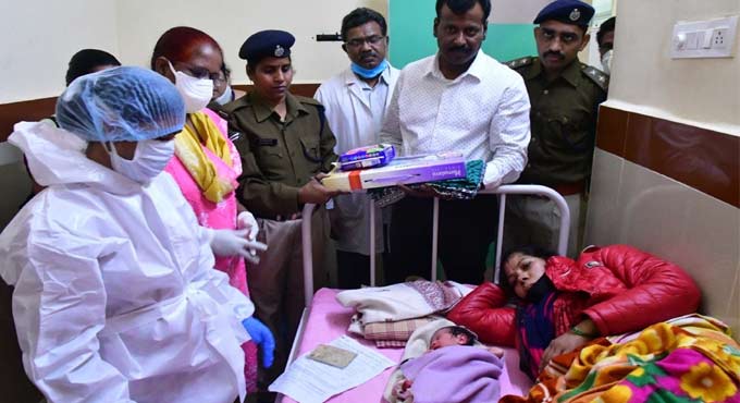 Nepali woman goes into labour on train in Khammam; RPF rescues