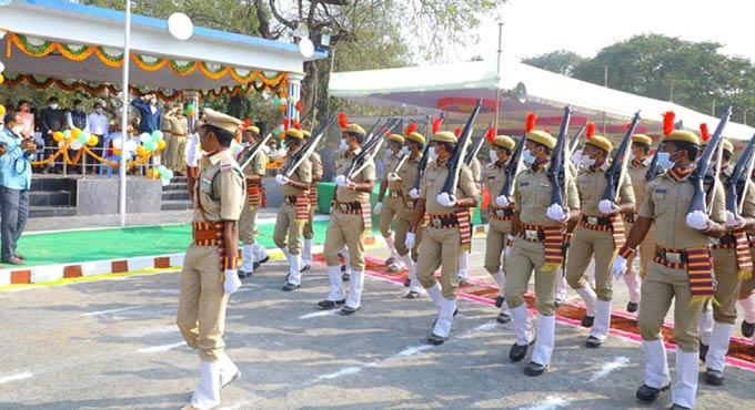 Khammam: Certificates of appreciation given to employees on R-Day