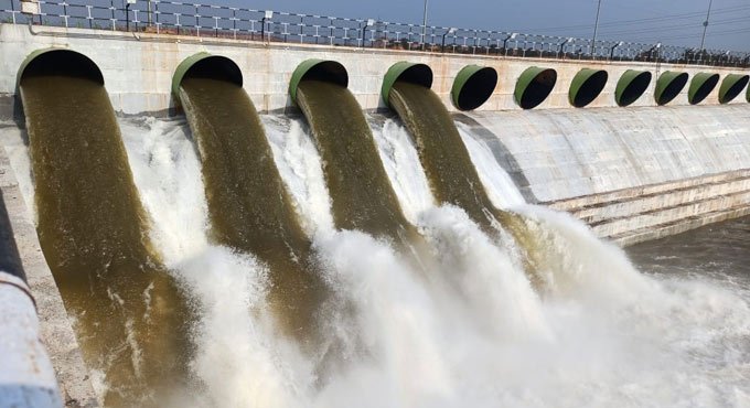 KLIS officials lift 10.5 TMC water from Godavari River