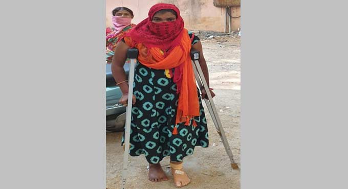 Tiryani police give new lease of life to two tribal amputees