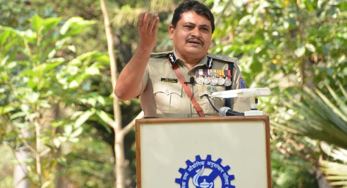 Mahesh Bhagwat unfurls tricolor