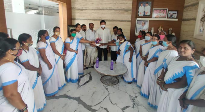 Marri Rajasekhar promises redressal of TRSKV issues