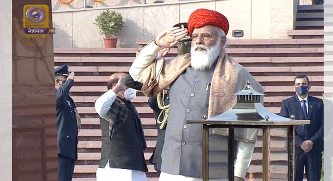 Republic Day: PM Modi pays tribute to fallen soldiers at National War Memorial