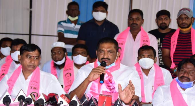 Karimnagar mayor flays BJP leaders for spreading false propaganda