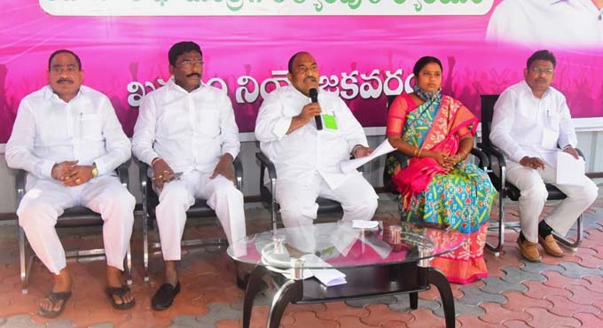Khammam: TRS legislators hit out at Bandi Sanjay