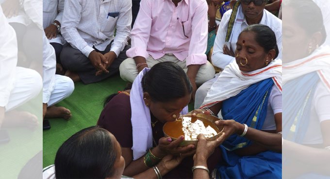 Telangana: Tribal woman drinks two kgs of sesame oil to prove her purity