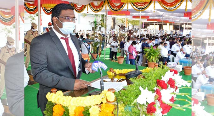 Covid spread contained, says Warangal Collector on R-Day