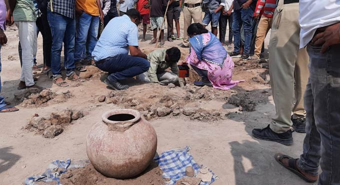 Ancient articles found near Huzurabad