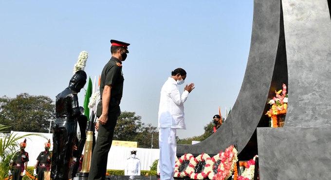 KCR pays tributes to martyrs on R-Day