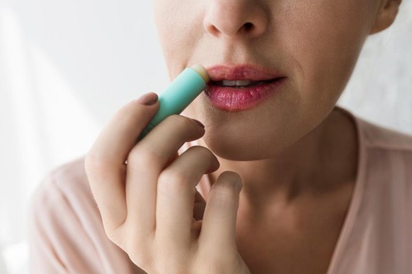 Fight the freeze! How to protect your lips in winter