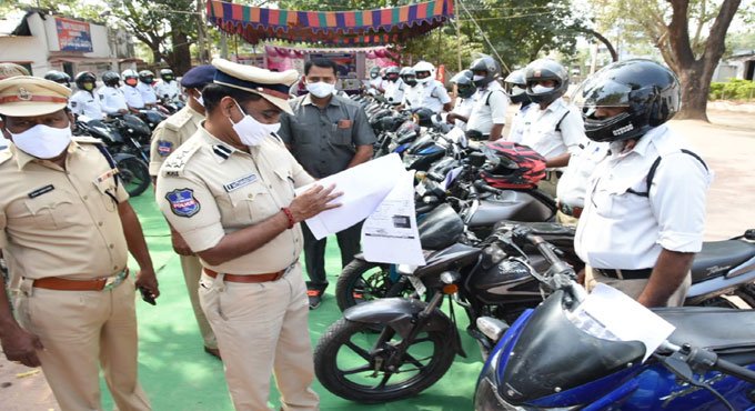 Mancherial’s policemen told to set example by following traffic rules