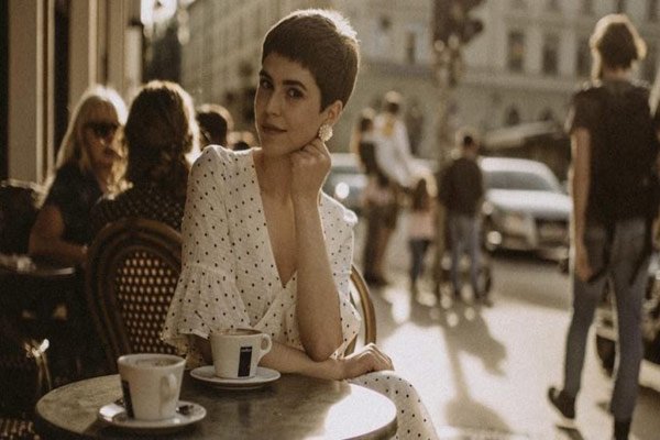 83% single Indians comfortable in meeting in-person