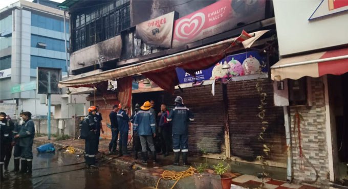 Gujarat: Fire at 3 shops in Ahmedabad building, 8 people rescued