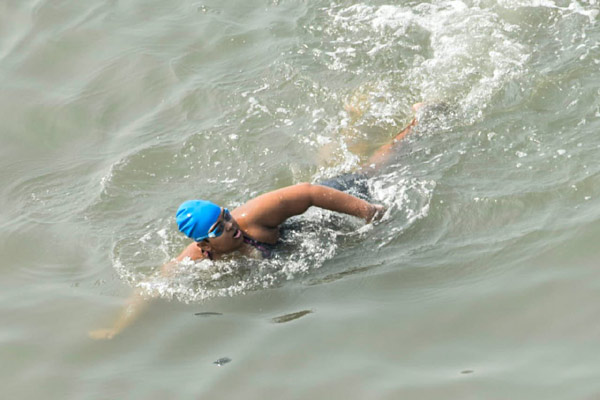 12-yr-old swims 36 km in Arabian Sea