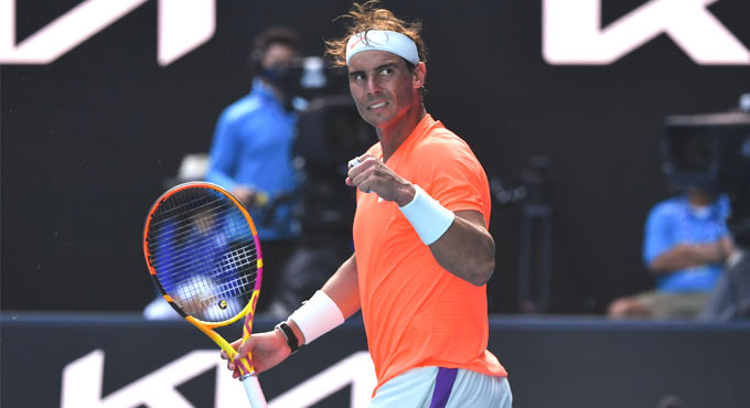 Australian Open: Rafael Nadal gets past Fognini to enter quarters