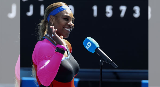 Australian Open: Serena Williams advances to quarter-finals 
