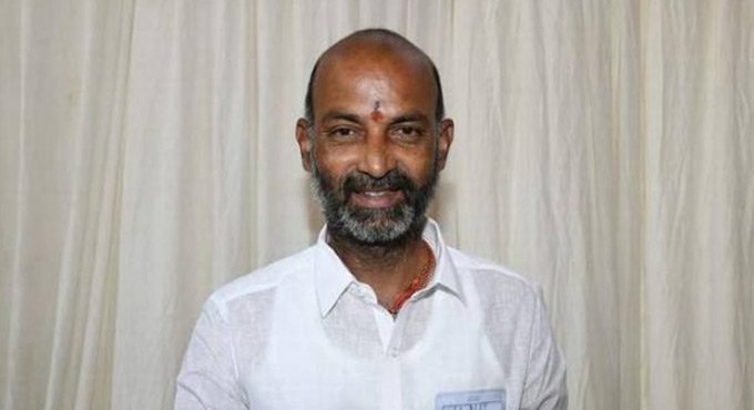 Nalgonda: Bandi demands apology from CM KCR for neglecting tribal people