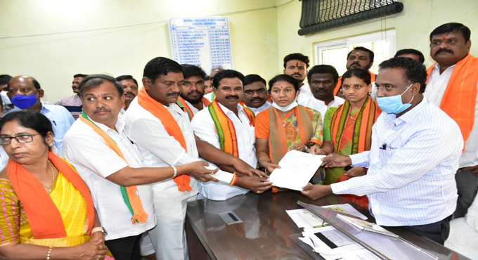 Warangal: Ruckus at GWMC council meeting over ‘Deeksha Divas’ pylon