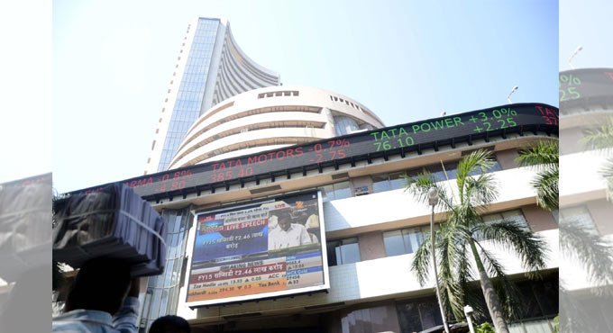 Sensex, Nifty end marginally lower after choppy trade